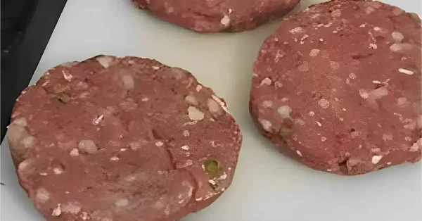 Hambúrguer Caseiro com apenas 4 ingredientes