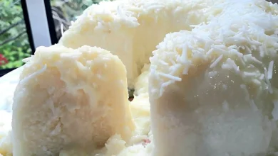 Bolo de tapioca que não vai ao forno é só misturar os ingredientes e levar à geladeira uma delícia