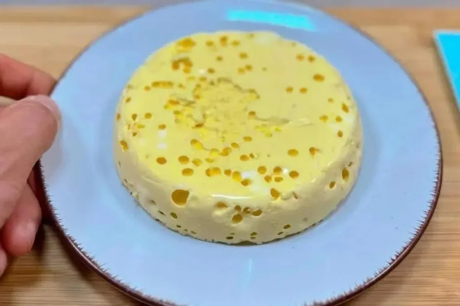 Aposto que você nunca fez ovo assim! Omelete de 2 ingredientes furadinho e super cremoso