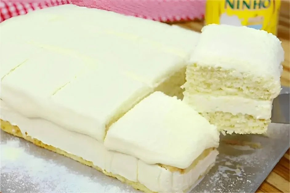 Bolo de Leite Ninho recheado para lanche ou festa tão levinho que desmancha na boca