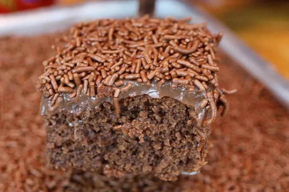 Bolo de chocolate com nescau bem gostoso de um jeito fácil e barato de fazer