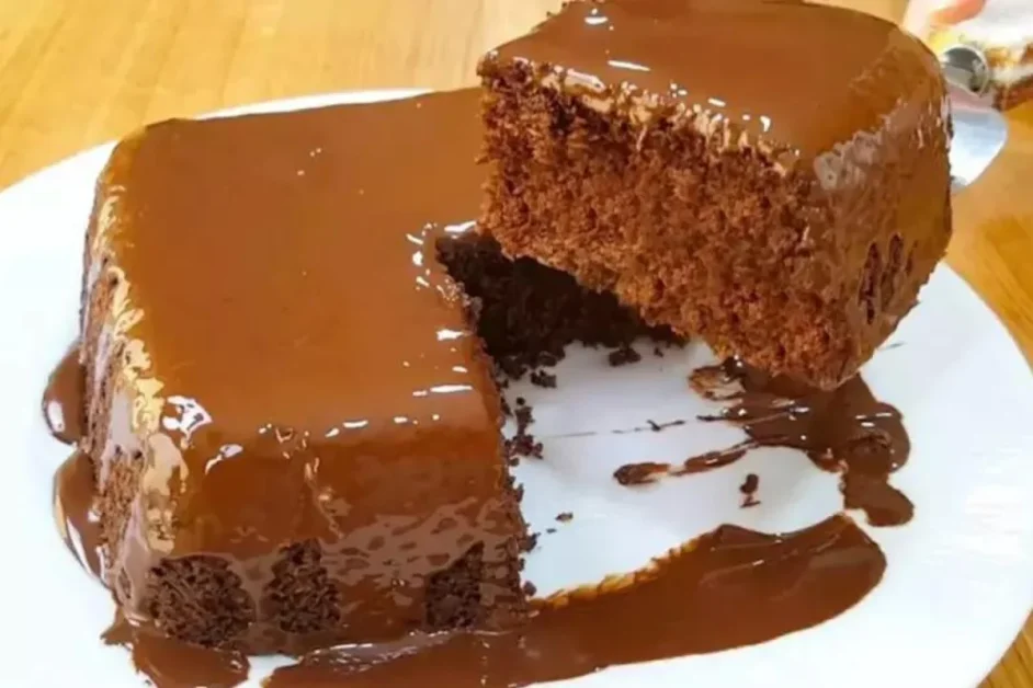 Bolo de chocolate sem açúcar de micro-ondas, sem glúten, sem lactose e super fofinho! Pronto em 5 minutos!