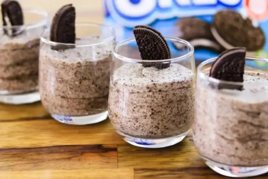 Mousse de Oreo com apenas 3 ingredientes, sombremesa cremosa e crocante ao mesmo tempo. Fácil e rápido!