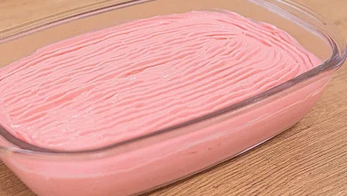 Mousse de morango pronto super rápido com apenas 3 ingredientes