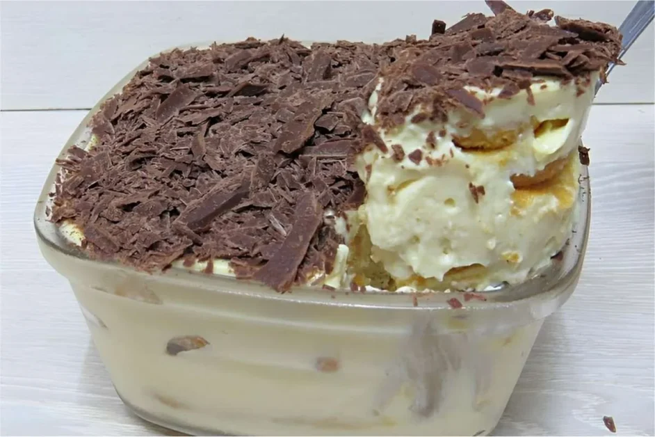 Pavê de liquidificador fácil e delicioso é só bater os ingredientes do creme e começar a montagem