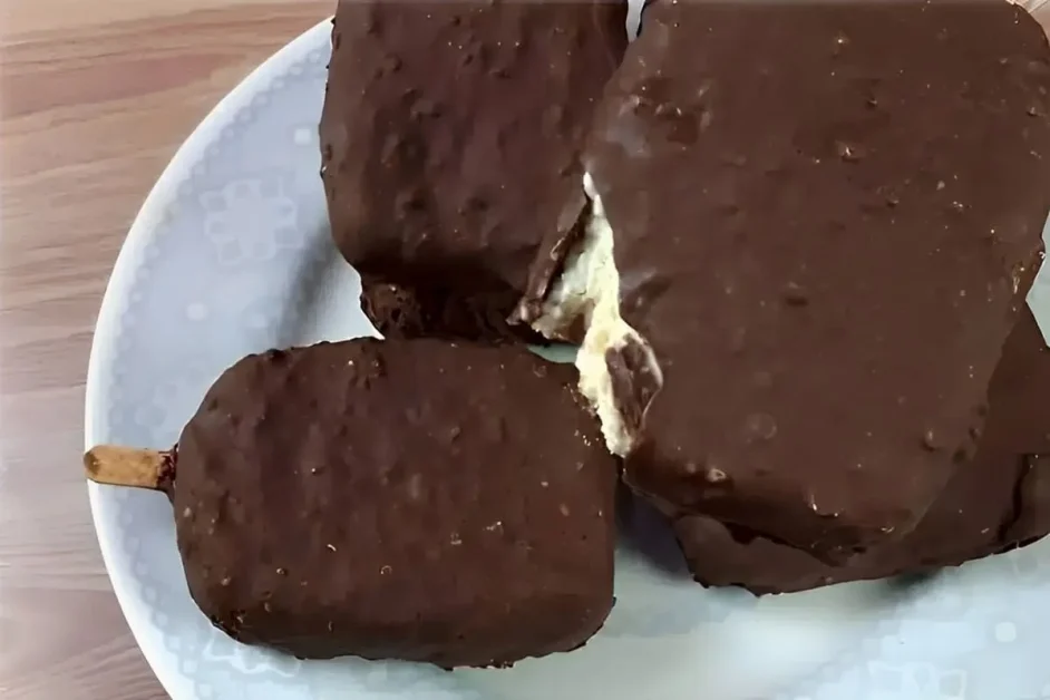 Picolé caseiro prático e delicioso feito na caixinha de leite