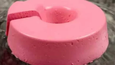 Pudim de morango é só misturar os ingredientes e esperar gelar impossível errar nessa receita