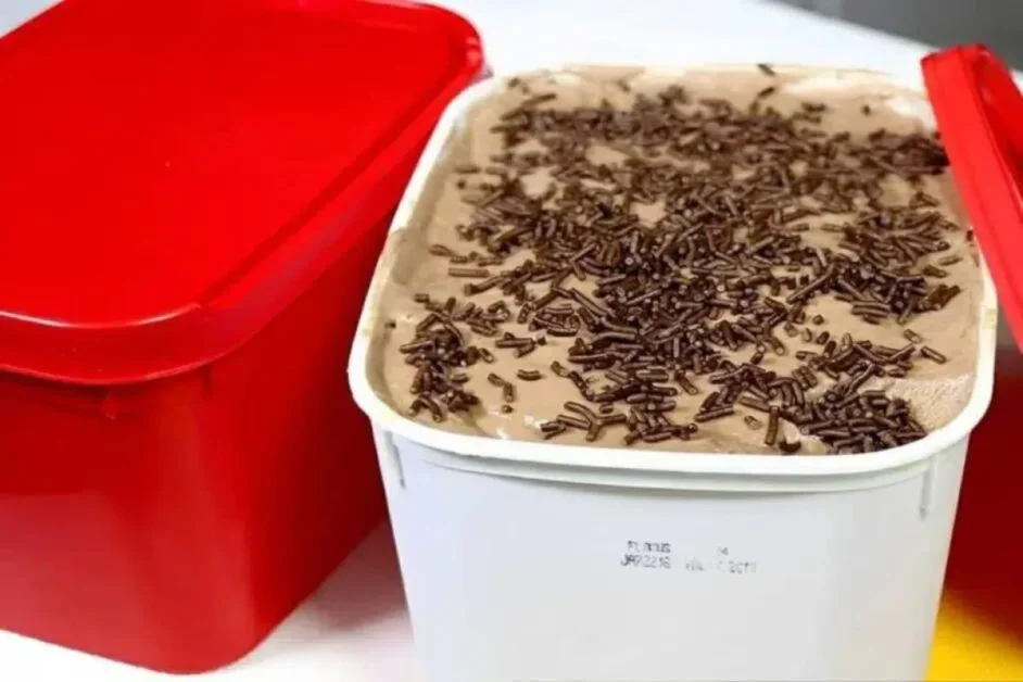 Sorvete Caseiro de Chocolate Feito com Gelatina Incolor Uma Delícia Gelada Surpreendente