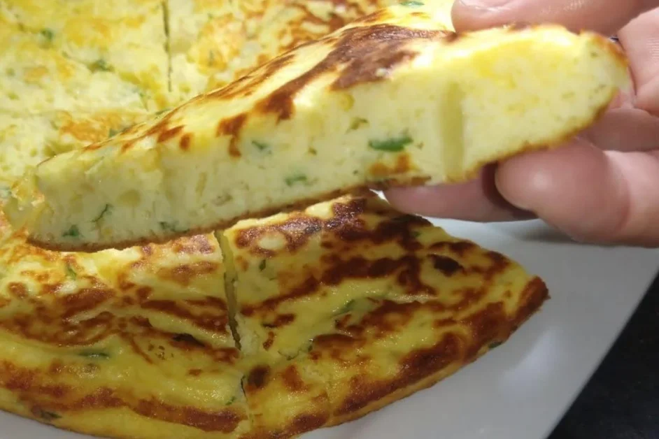 Torta de batata feita na frigideira um prato leve e muito fácil de preparar