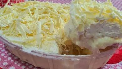 Deliciosa sobremesa gelada de abacaxi com um creme secreto delicioso para você aprender