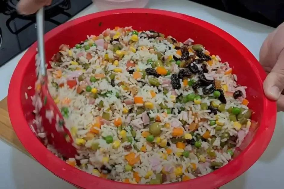 Esse arroz à grega para o almoço de novo fica perfeito e bem temperadinho