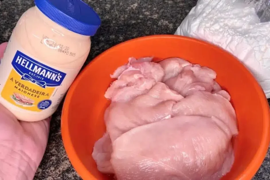 Filé de frango frito com um segredo sensacional para ficar crocante e sequinho