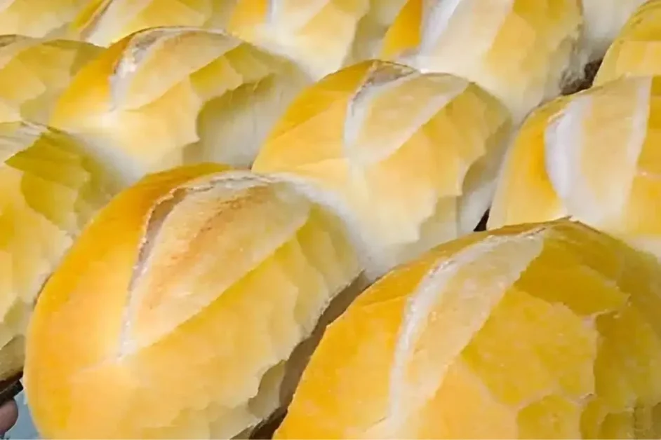 Fiz esse pão francês caseiro maravilhoso e ele ficou melhor que o vendido da padaria