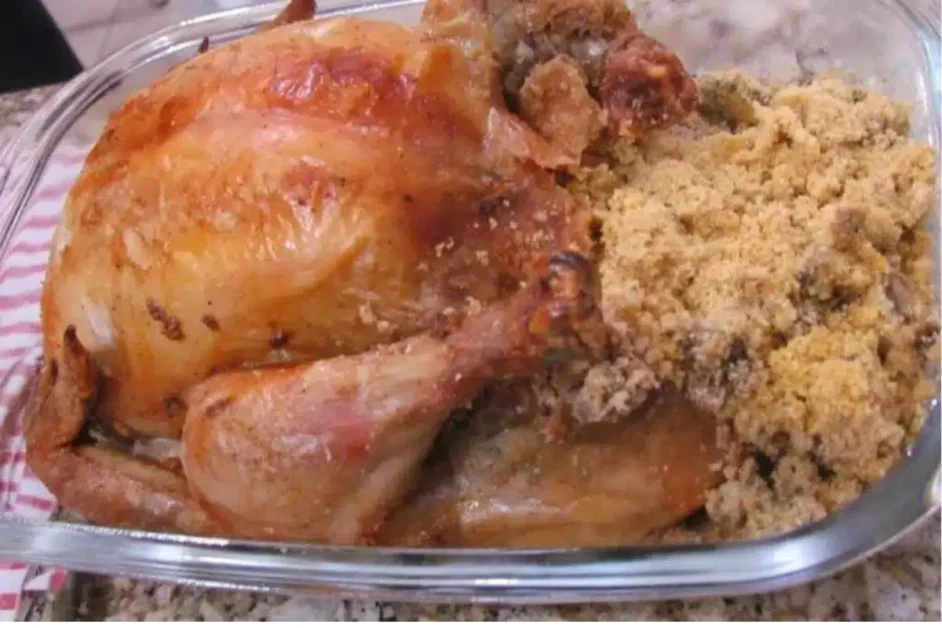 Frango assado aprenda como limpar temperar e assar frango para sua ceia de Natal