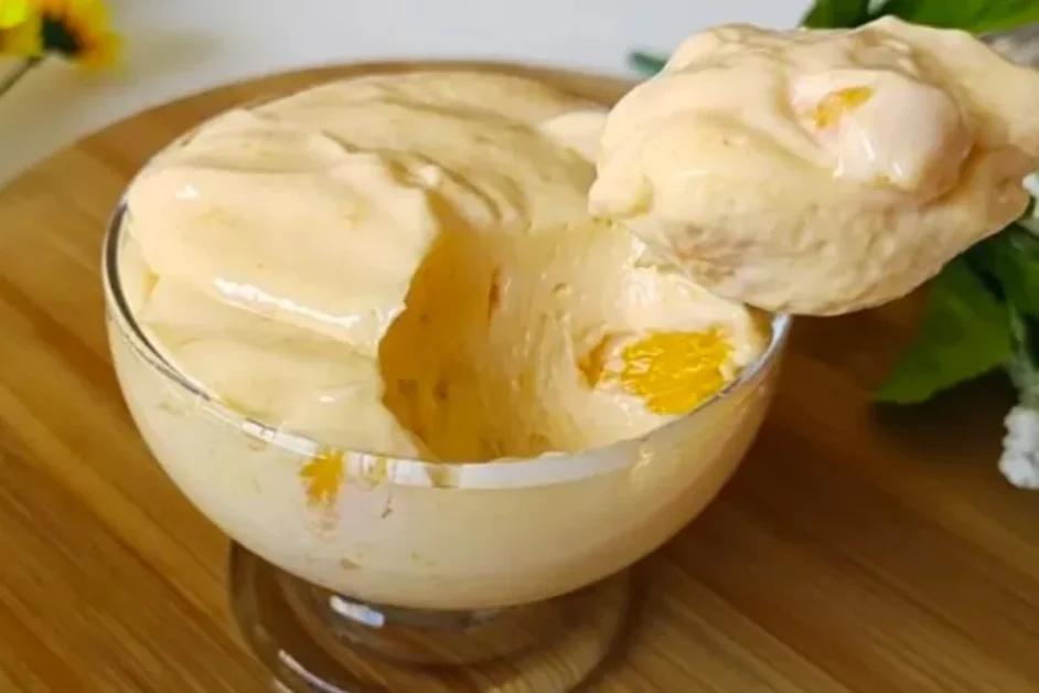 Mousse de manga cremoso e delicioso com pedacinhos da fruta