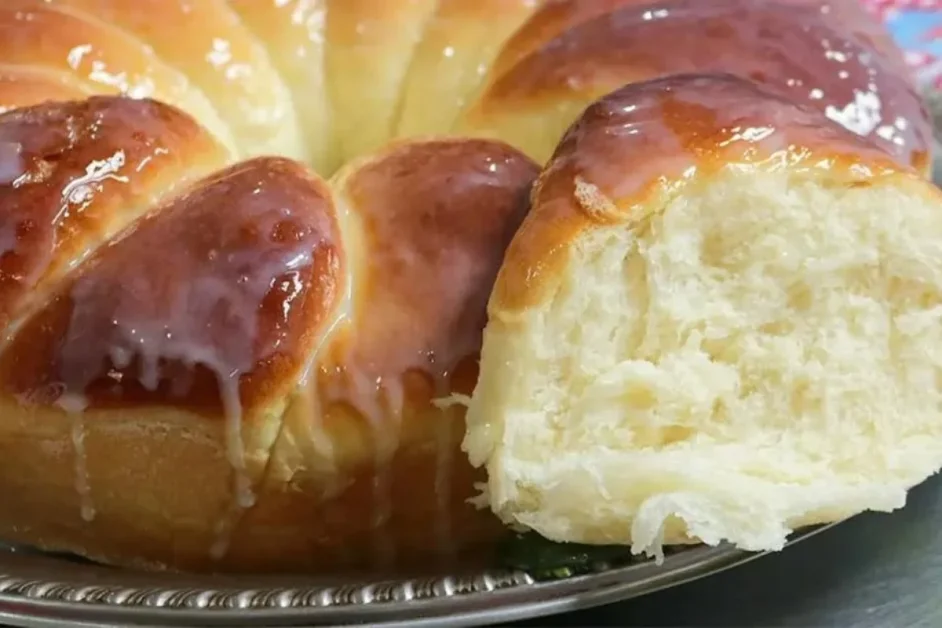 Pão doce caseiro que parece algodão! Massa fofinha feita com leite condensado e sem sova!