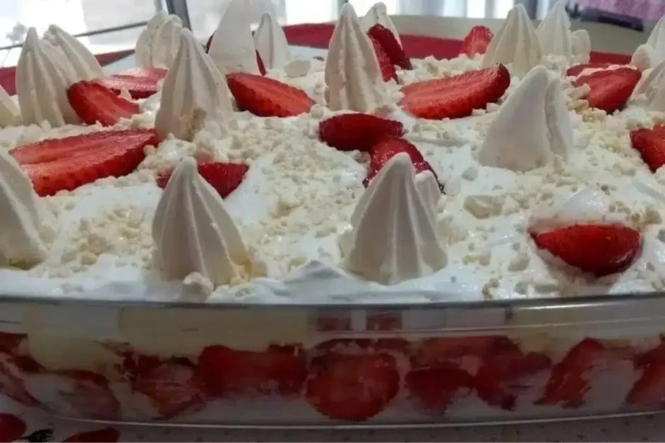 Se você está pensando numa sobremesa de natal faça esse merengue de morango é sucesso certo