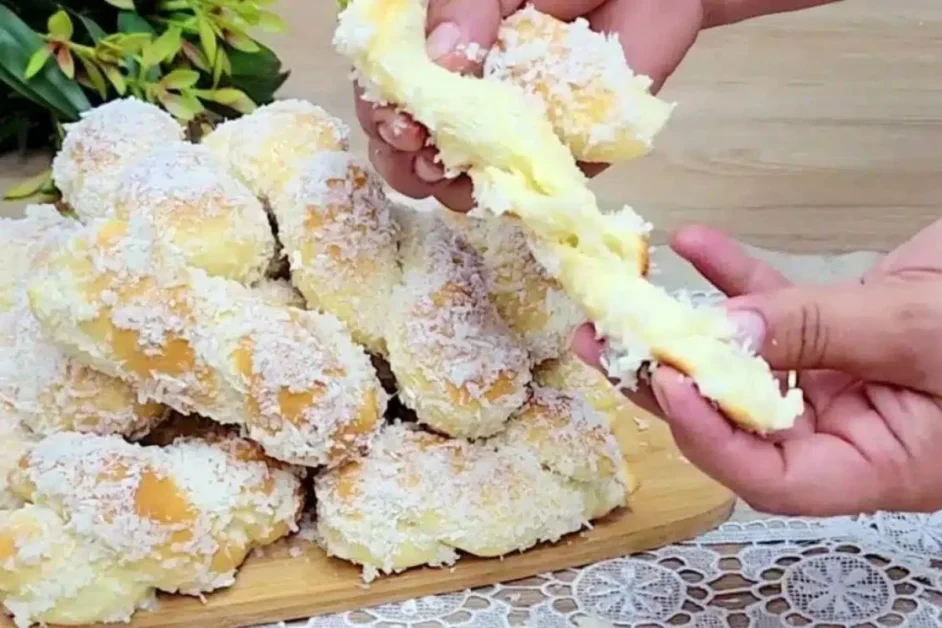 Você não vai acreditar como é fácil e delicioso esse pãozinho de coco super macio