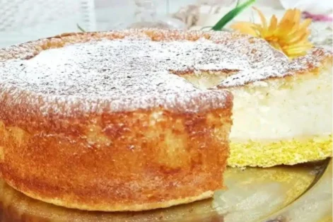 Bolo de flocão cremoso que fica perfeito com aquele seu cafezinho quentinho