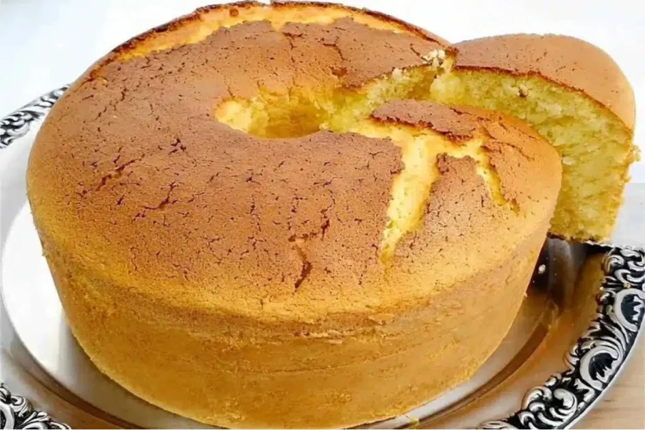 Para o seu lanche da tarde esse bolo amanteigado de fubá fica perfeito