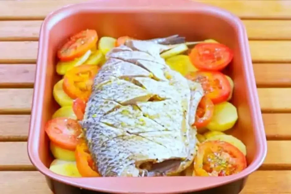 Peixe de forno super saboroso e bem temperado fica simplesmente delicioso