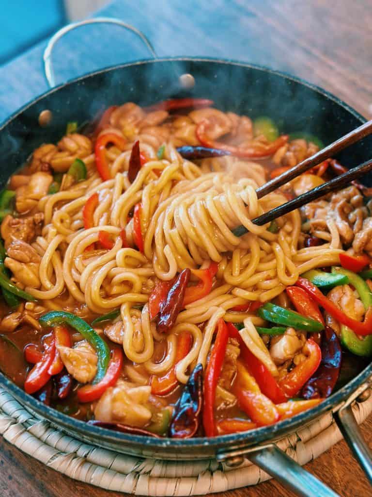 Macarrão De Frango Picante De Uma Panela