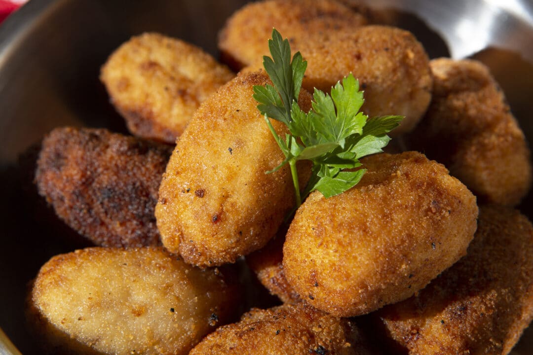 Salgados Sabores Irresistíveis Bolinhos de Carne Moída com Massa de Batata