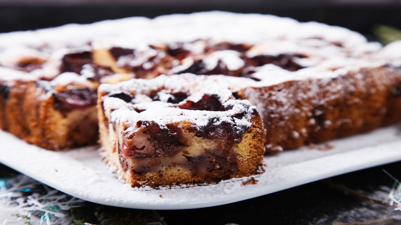 Torta de Ameixa que Aprendi com Minha Vó: A Receita que Não Pode Faltar