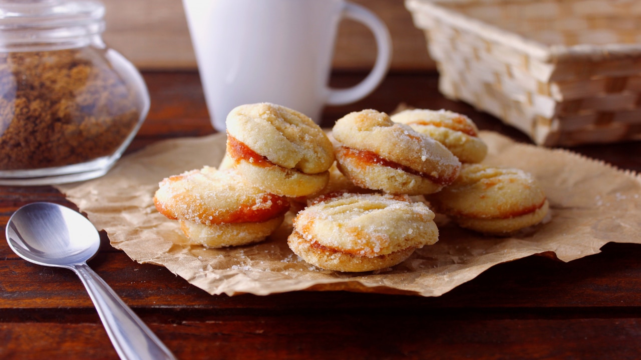 Biscoitos Amanteigados com Recheio de Goiaba que Aprendi com Minha Vó