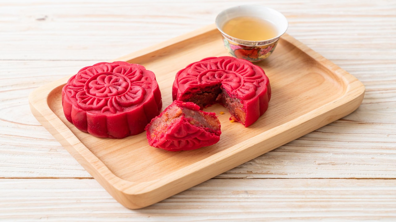 Bolo de Lua Chinês Sabor Morango e Feijão Vermelho: Uma Doce Tradição