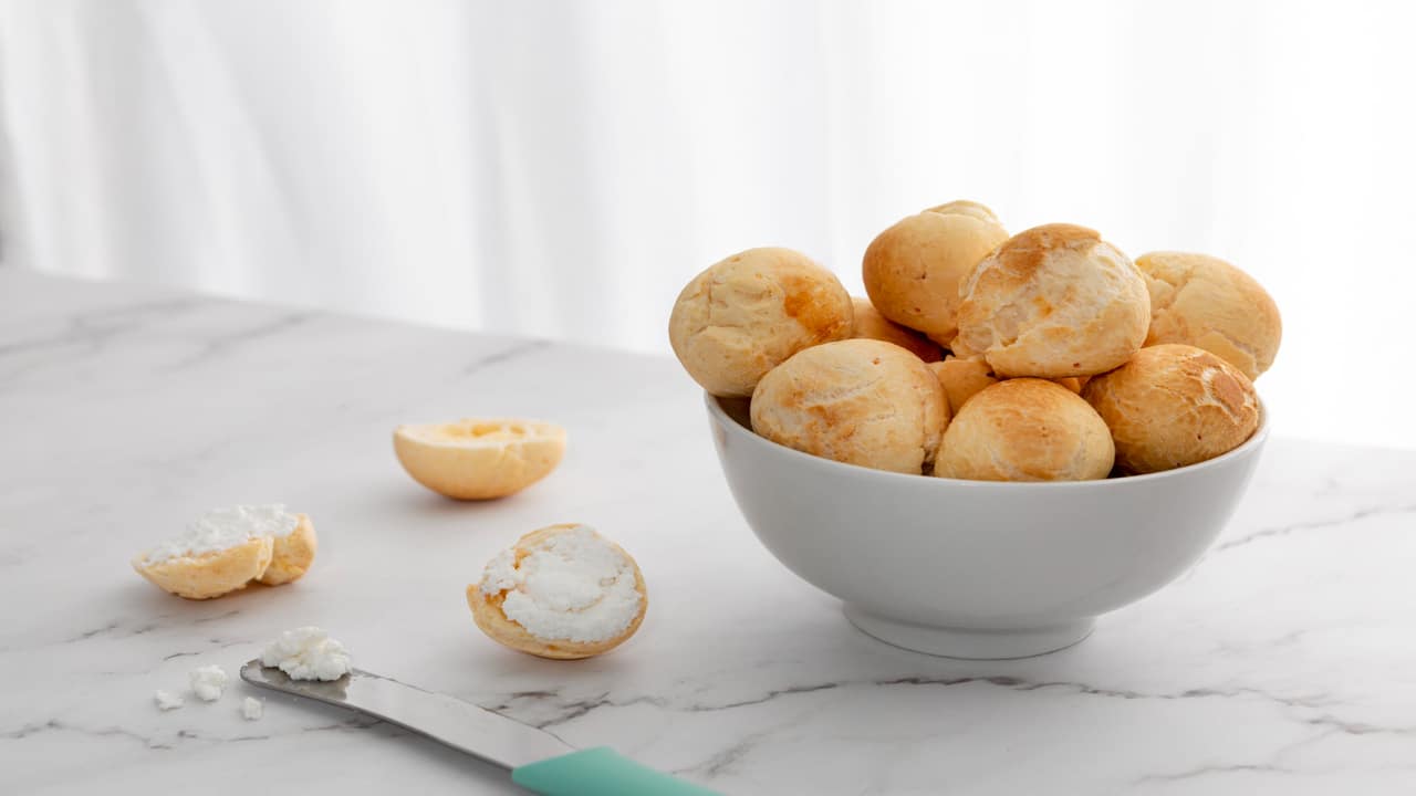 Pão de Queijo que Aprendi com Minha Avó: Uma Delícia Tradicional Brasileira