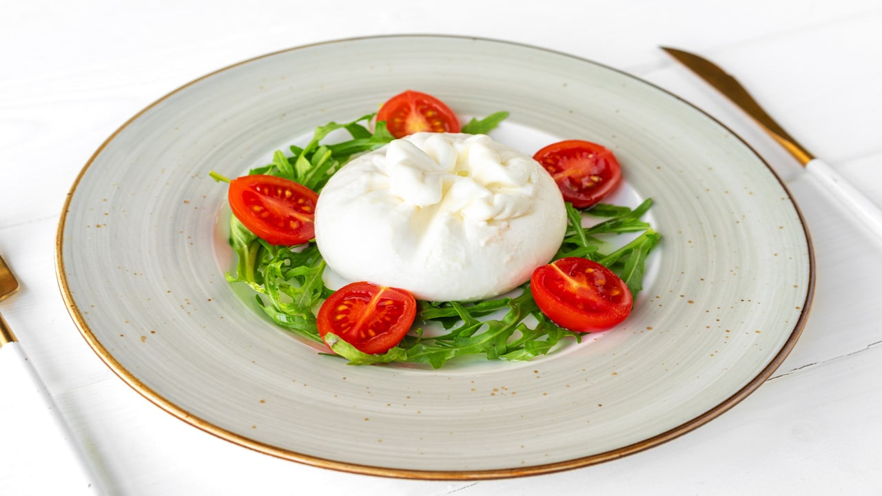 Salada de Queijo Burrata e Tomate Cereja Um Toque de Frescor na sua Mesa