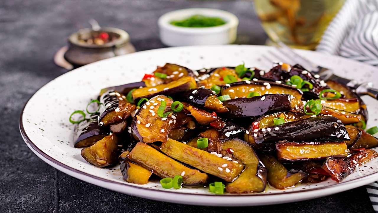 Berinjela Guisada Picante ao Estilo Coreano com Cebolinha Verde