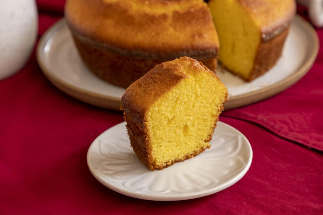 Sabor e Tradição: O Irresistível Bolo de Fubá com Toque de Laranja deliciaaaaa