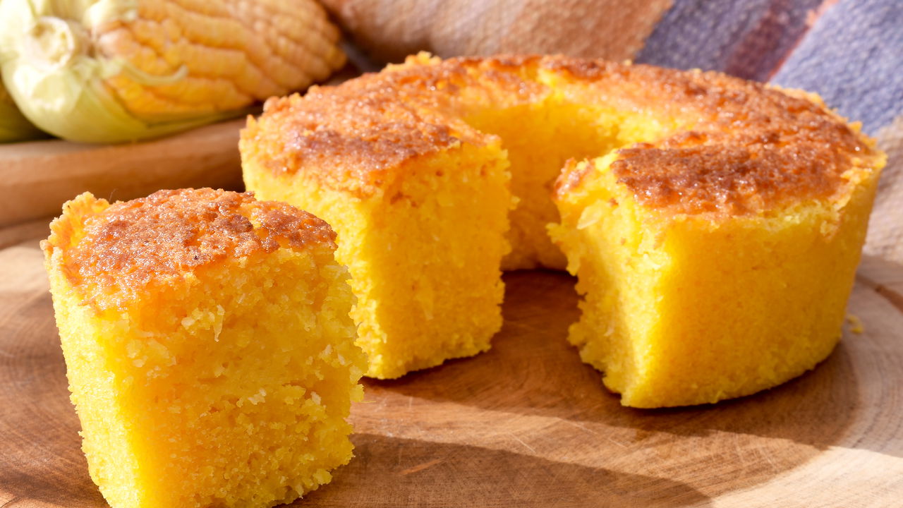 O Segredo para um Bolo de Milho de Lata com Queijo Ralado Perfeito