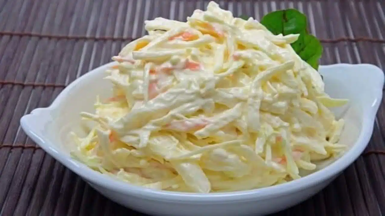 Salada de Repolho Cremoso Receita Rápida Simples e Deliciosa