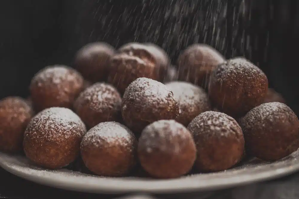 Bolinhos de Chuva Dourados e Fofinhos para Aquecer a Alma!