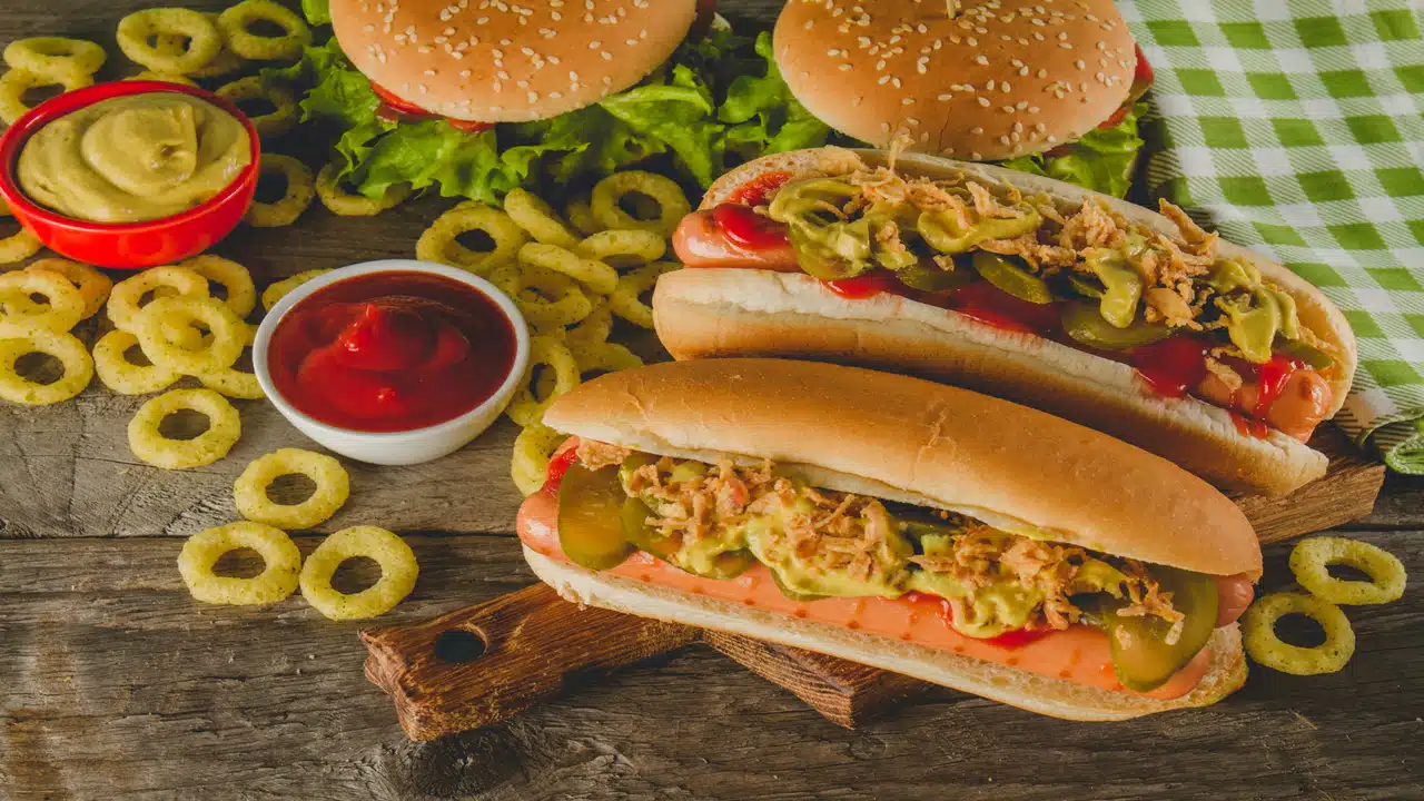 Como Fazer Deliciosos Hot Dogs em Casa
