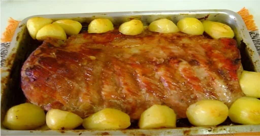 Costelinha de porco assada no forno com batatas aprenda já