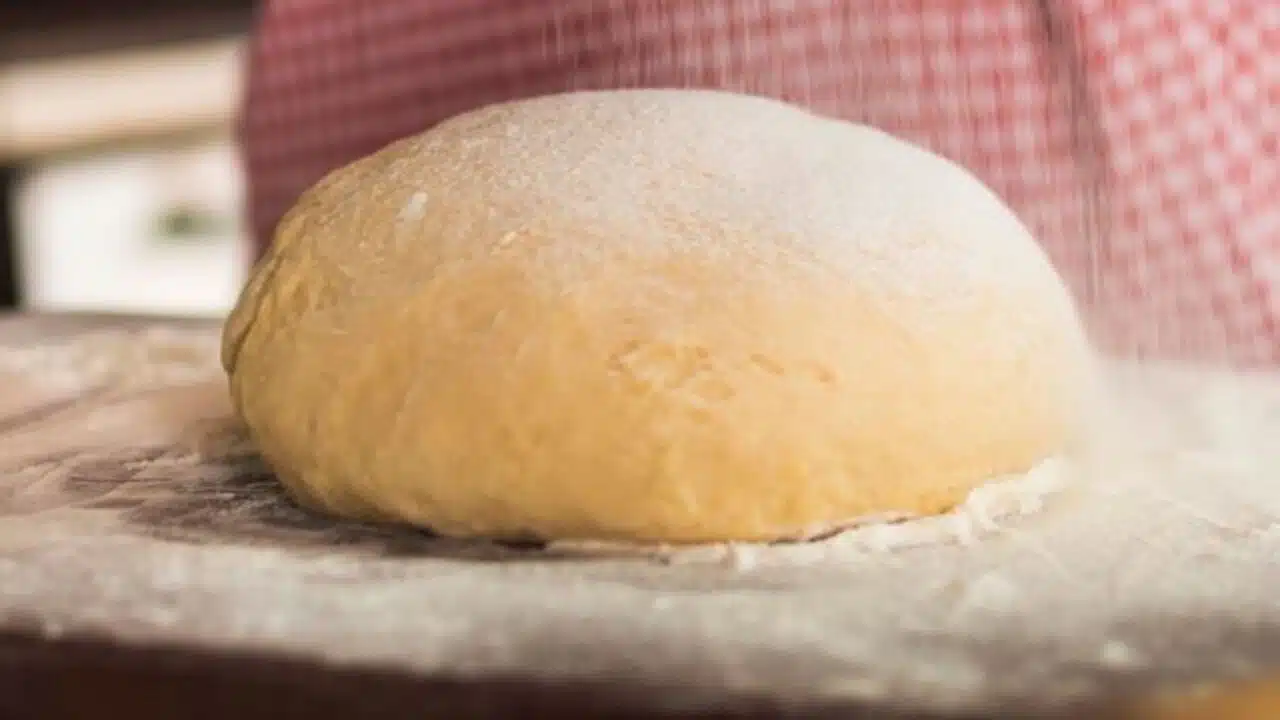 Pão de Semolina: Crocante por Fora, Macio por Dentro Aprenda a Fazer em Casa!