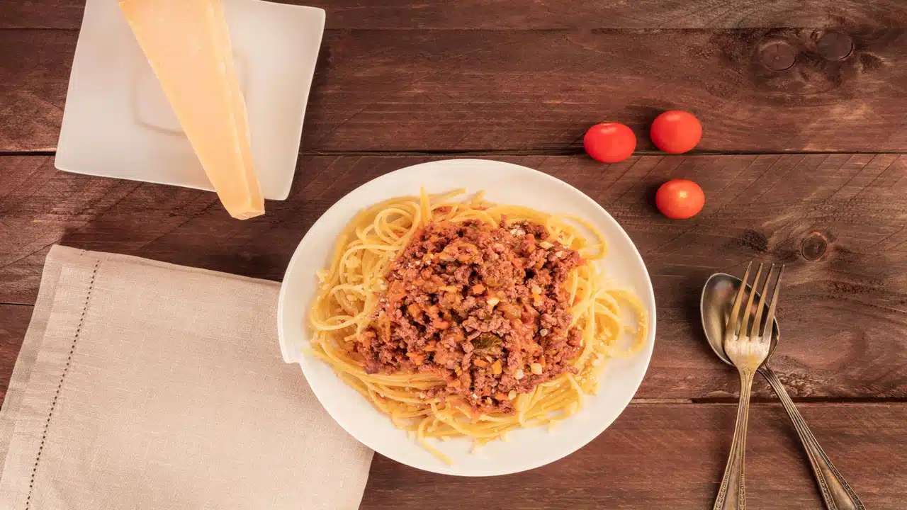 Macarrão à Bolonhesa: Receita Tradicional e Saborosa