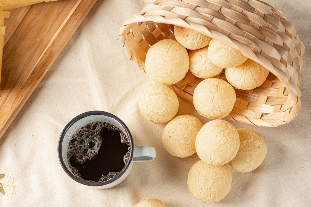 Pão de Queijo Fofinho: O Segredo para uma Massa Leve e Macia