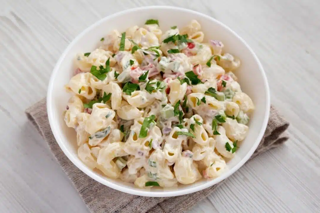 Salada de Macarrão com Maionese e Cenoura da mamãe que você vai adorar!