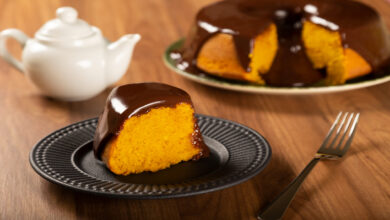 Receita de Bolo de Cenoura Caseiro com Cobertura Cremosa de Chocolate