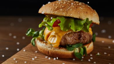 Burguer Artesanal com Tipos de Queijo Amarelo que vai dar Água na Boca