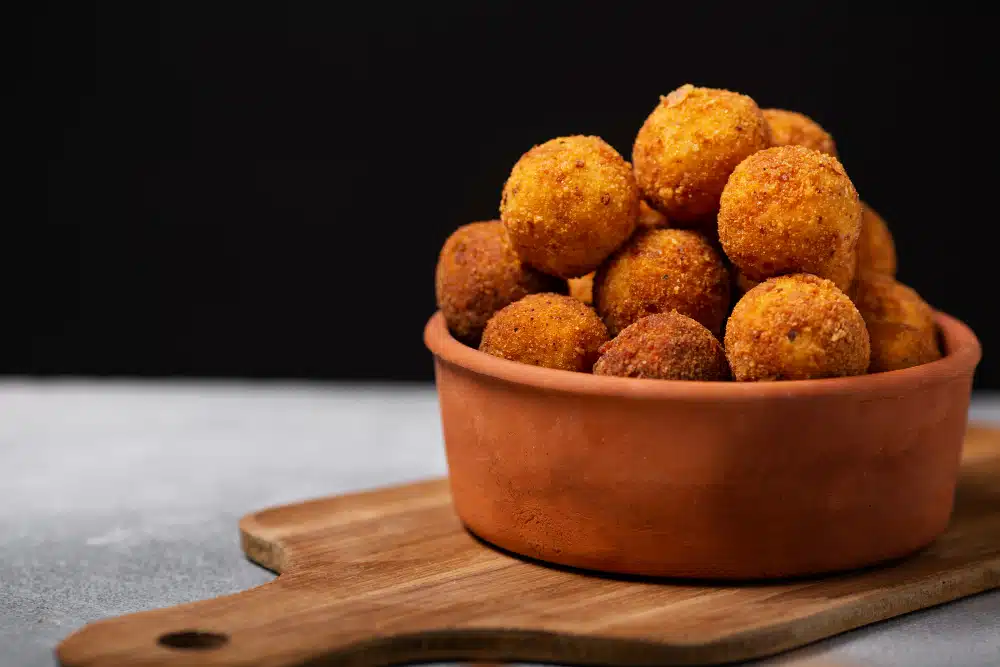 Como Fazer Bolinho de Leite Ninho Frito Crocante e Saboroso
