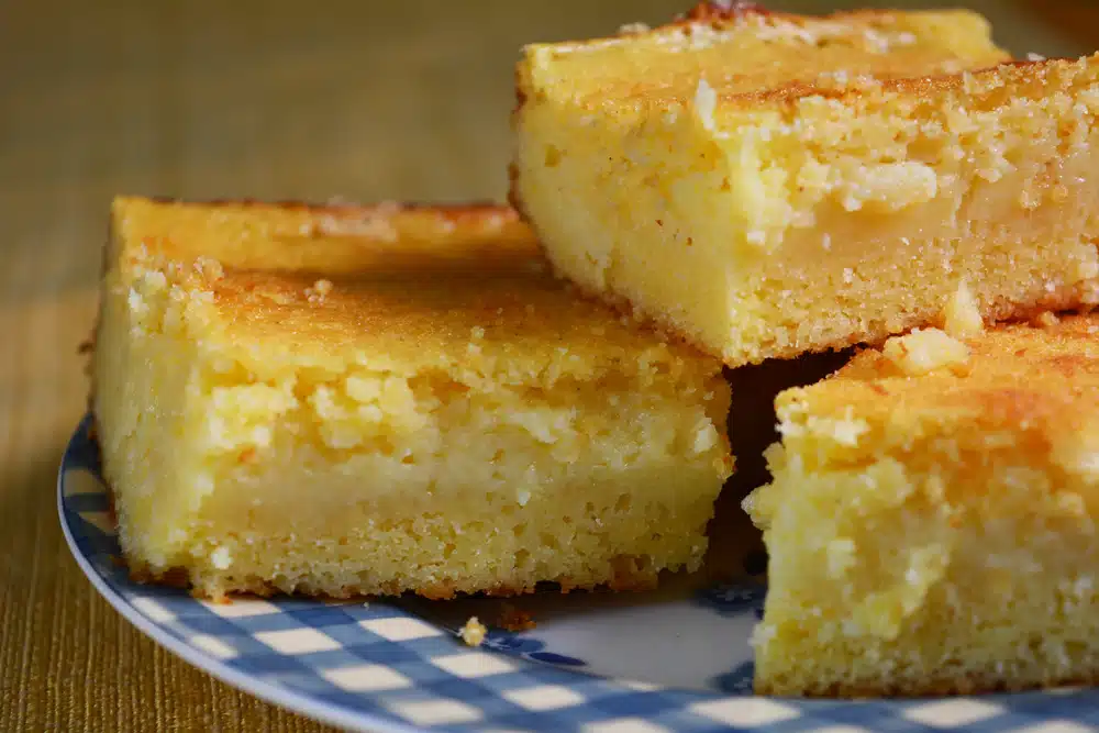 Como Fazer Bolo de Milho Cremoso Recheado do Forno