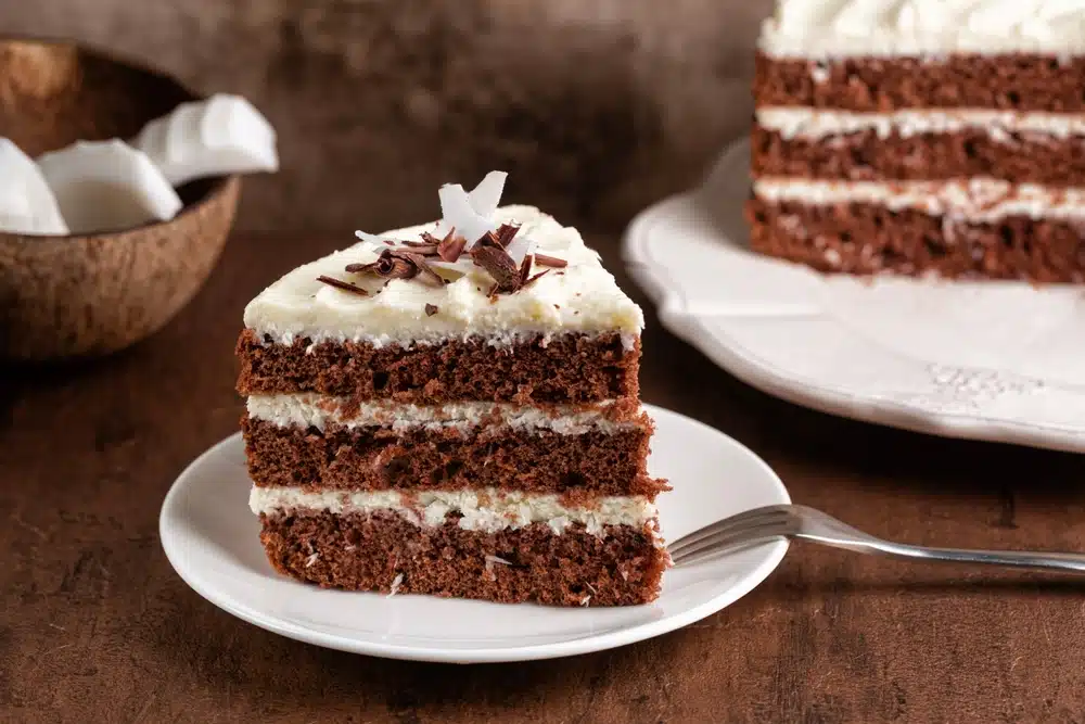 Como Fazer Bolo de Chocolate com Coco Fofinho e Úmido