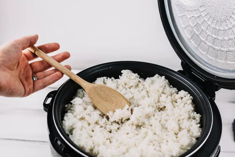 Arroz de Panela Elétrica: O Segredo para um Acompanhamento Perfeito em Minutos!