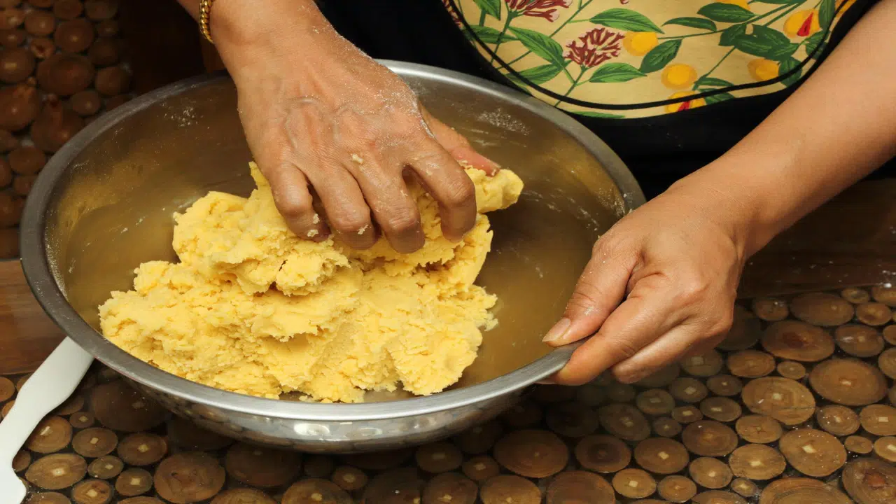 Massa para salgados fritos com apenas 2 ingredientes vem fazer agora